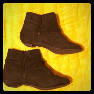 BLACK BOOTIES
